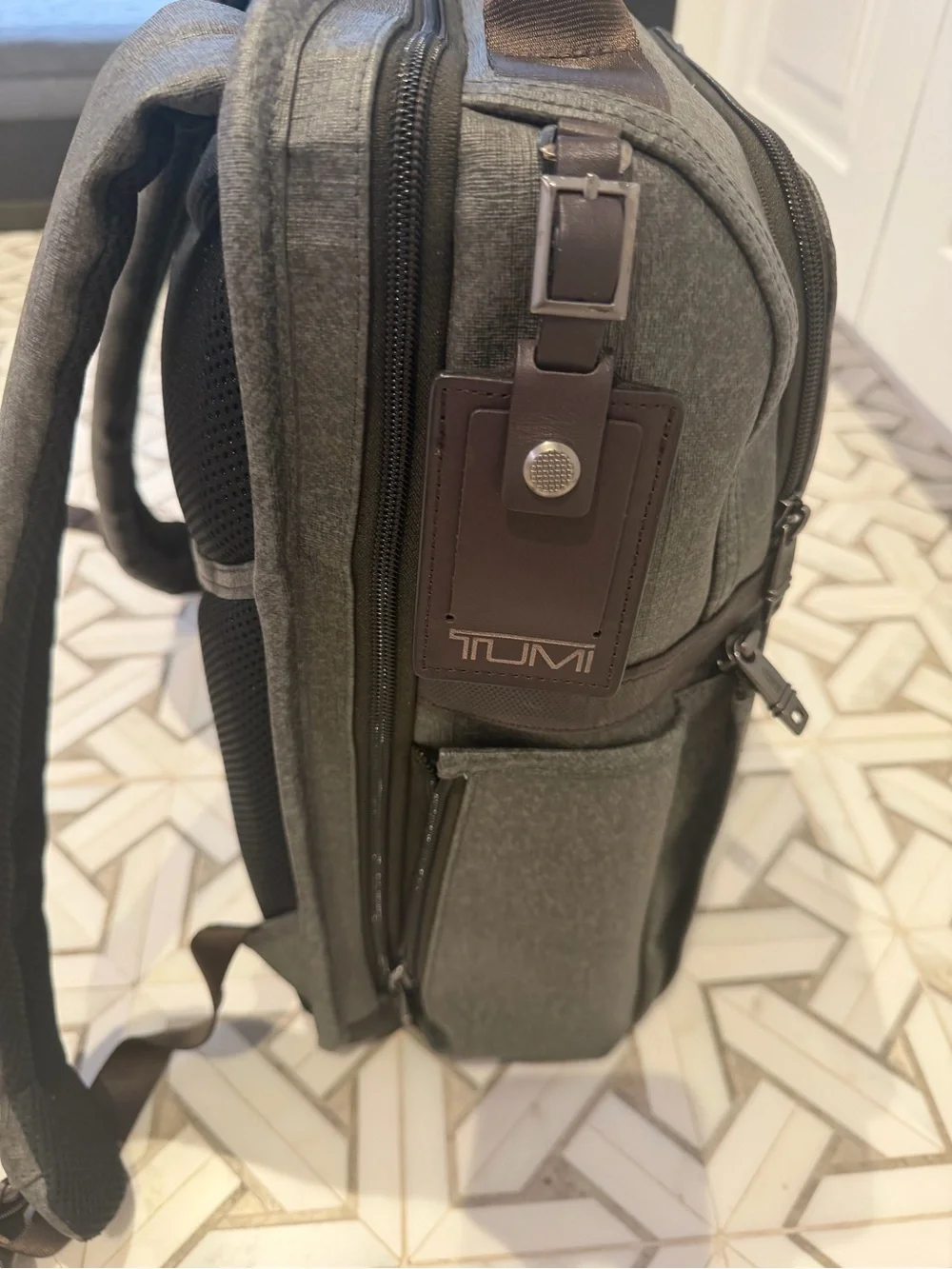 Tumi Alpha 3 Slim Solutions Laptop Brief Pack. Pristine!